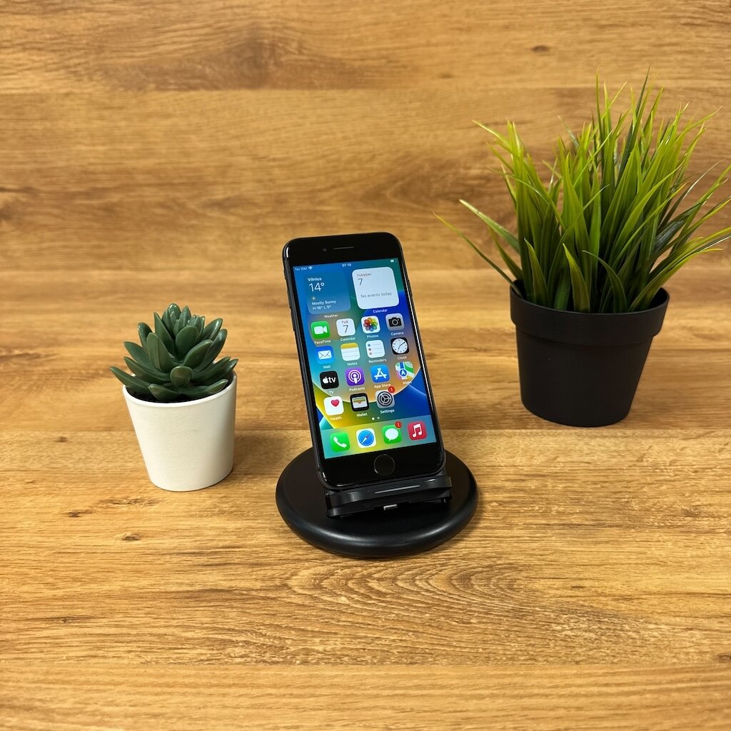 Apple iPhone 8 ブラック 本体　64G apple-iphone-8-64gb.jpeg